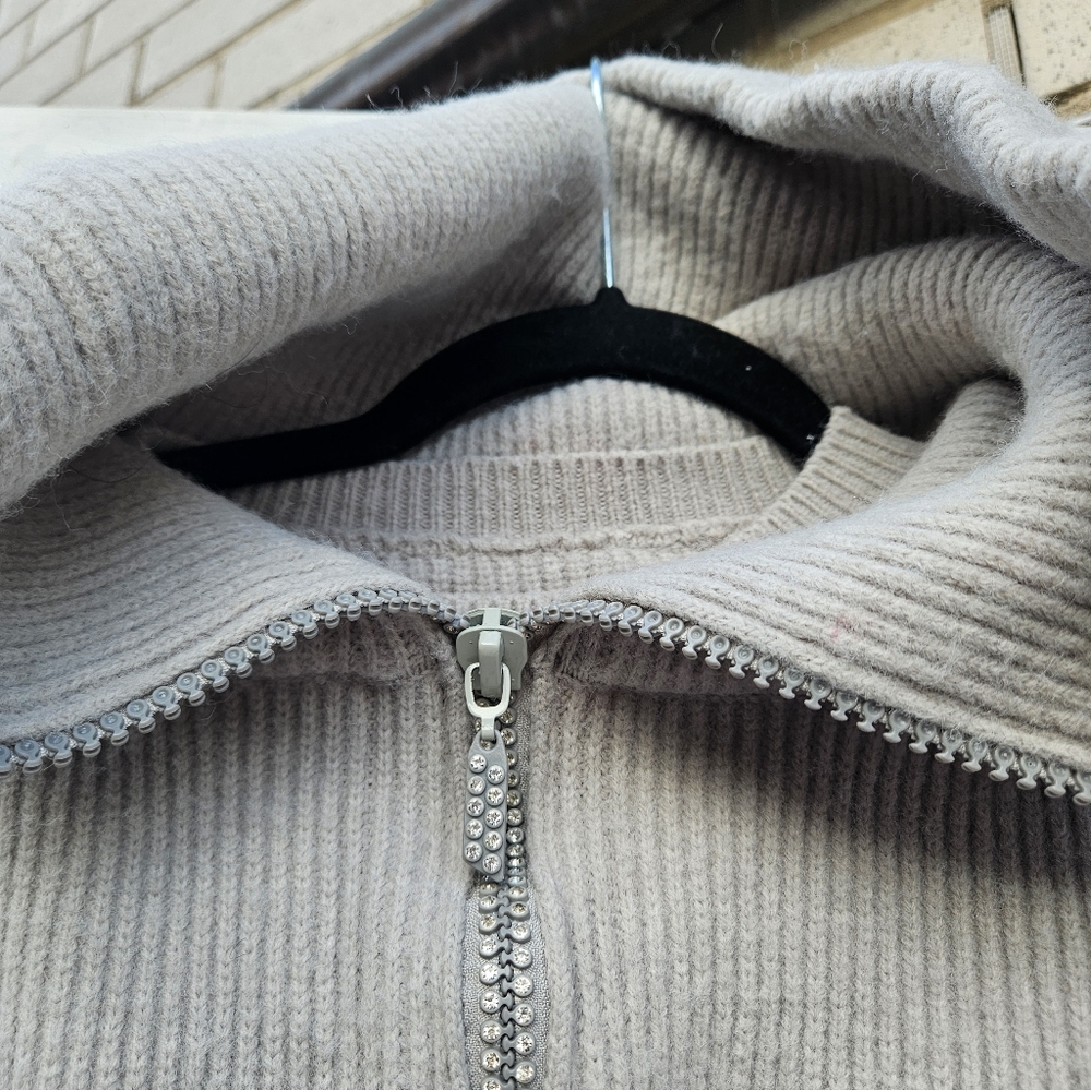 Grey Wool Sweater with rhinestones - size small - Picture 5 of 14